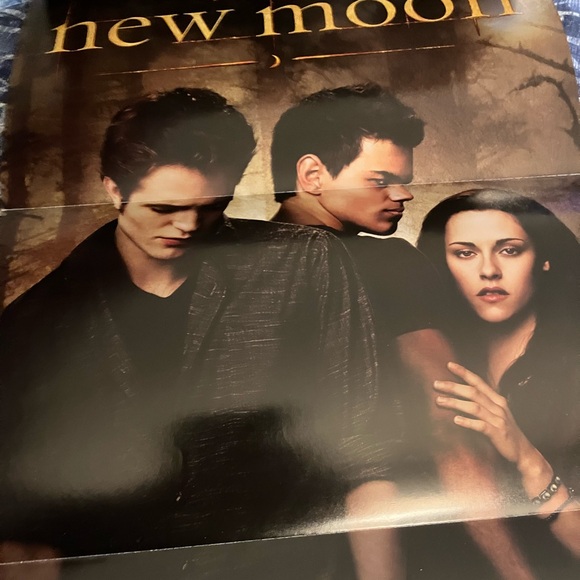 New Moon Paperback Book Poster Limited Tie In Movie Edition by Stephenie Meyer - Picture 8 of 17